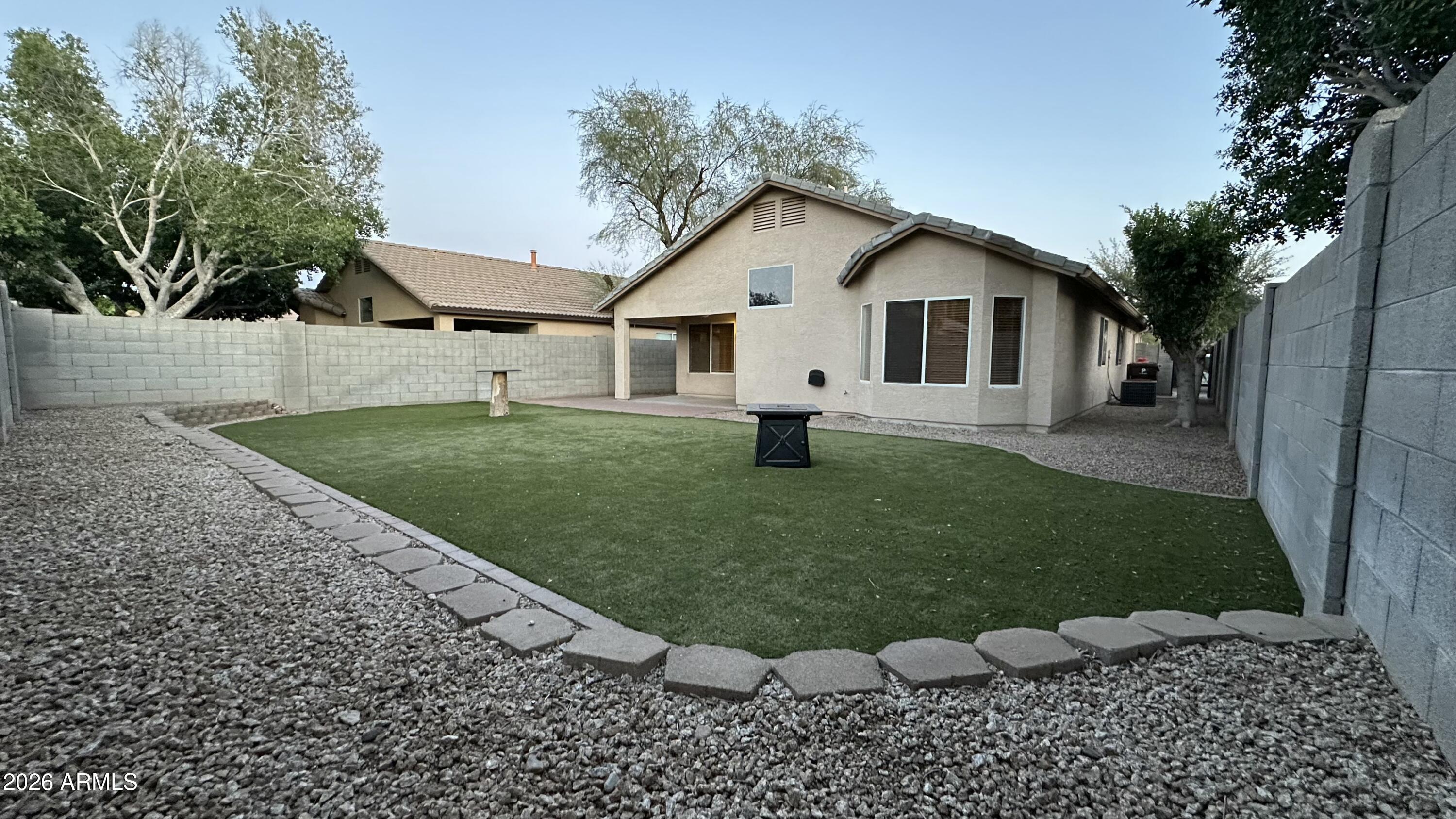 8146 W CLARA Lane