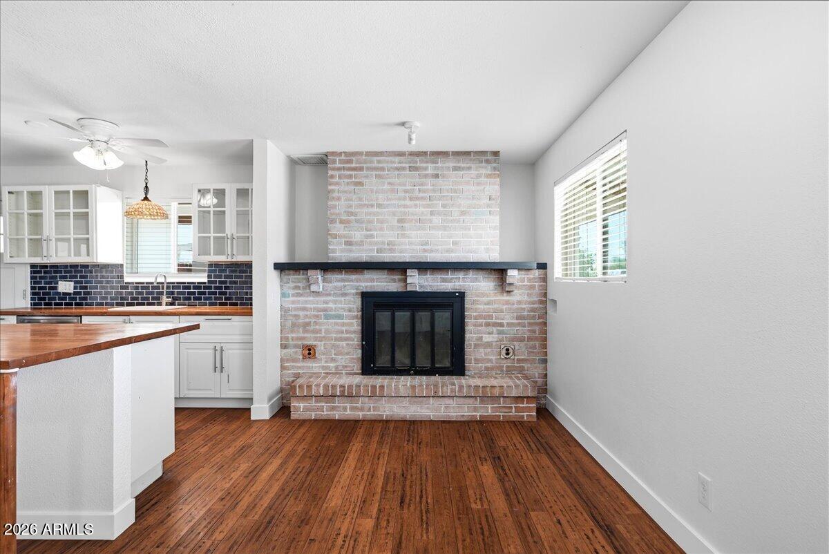 1019 W 10TH Street
