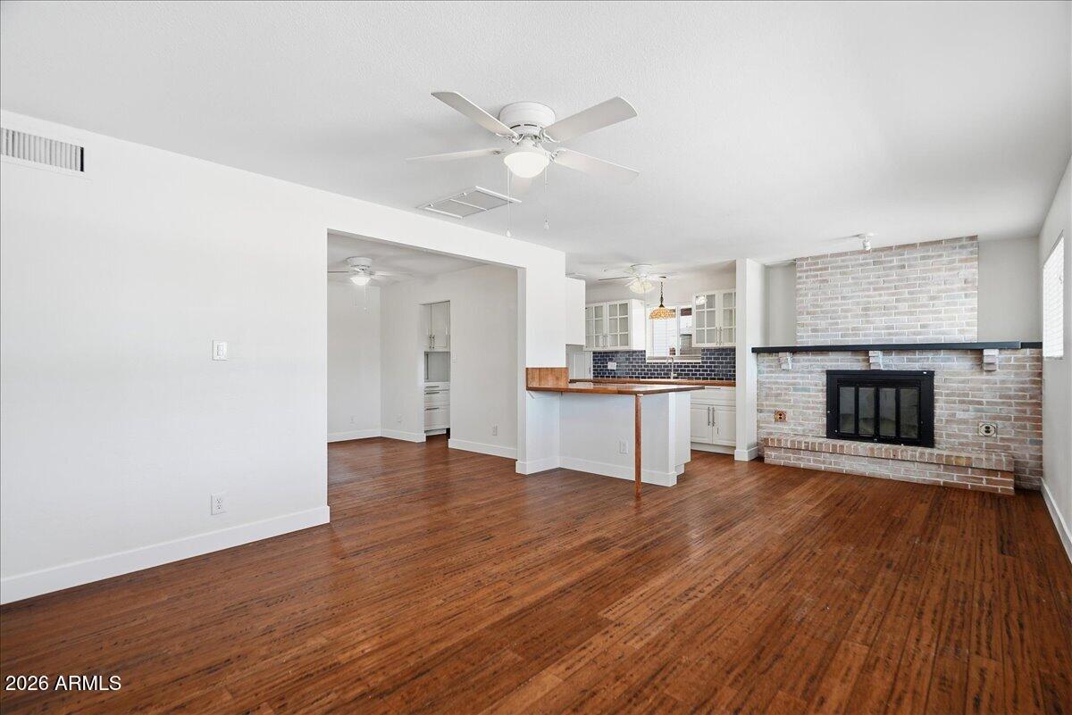 1019 W 10TH Street