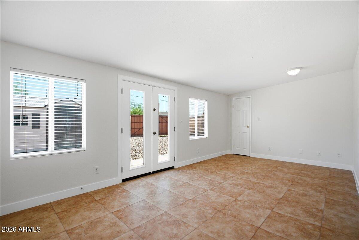 1019 W 10TH Street