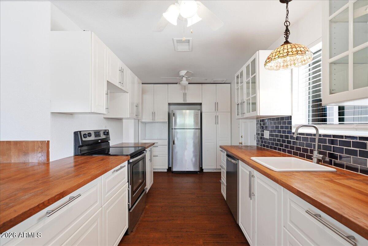 1019 W 10TH Street