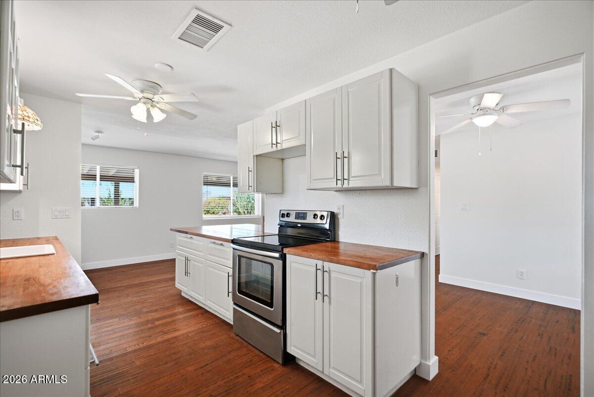 1019 W 10TH Street
