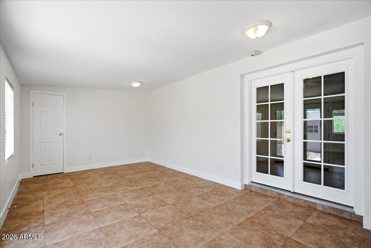 1019 W 10TH Street