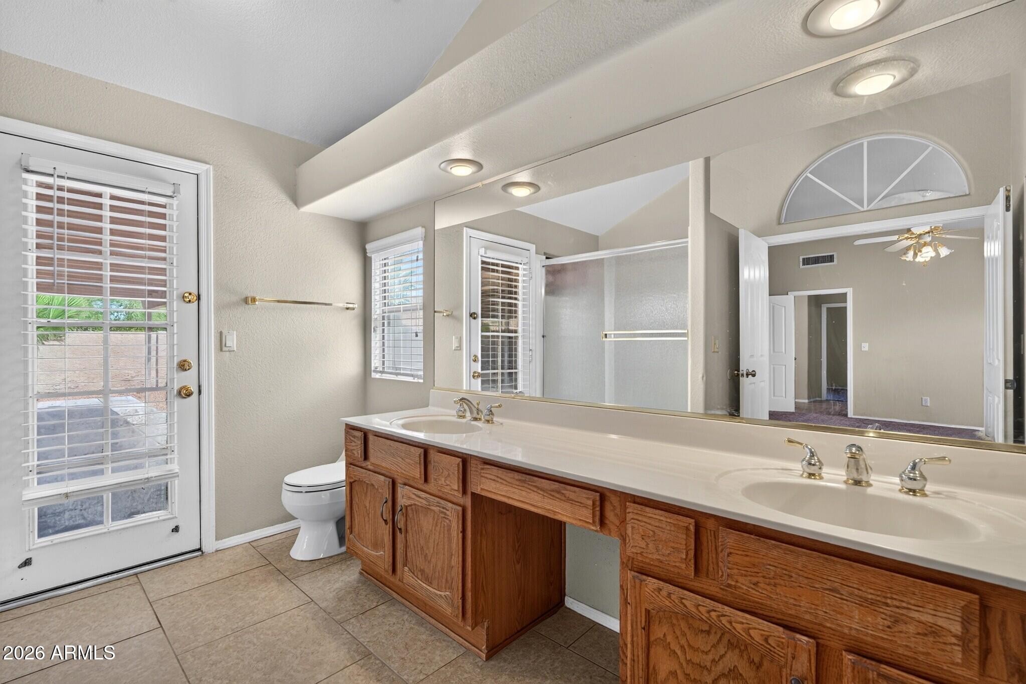 7427 W TOPEKA Drive