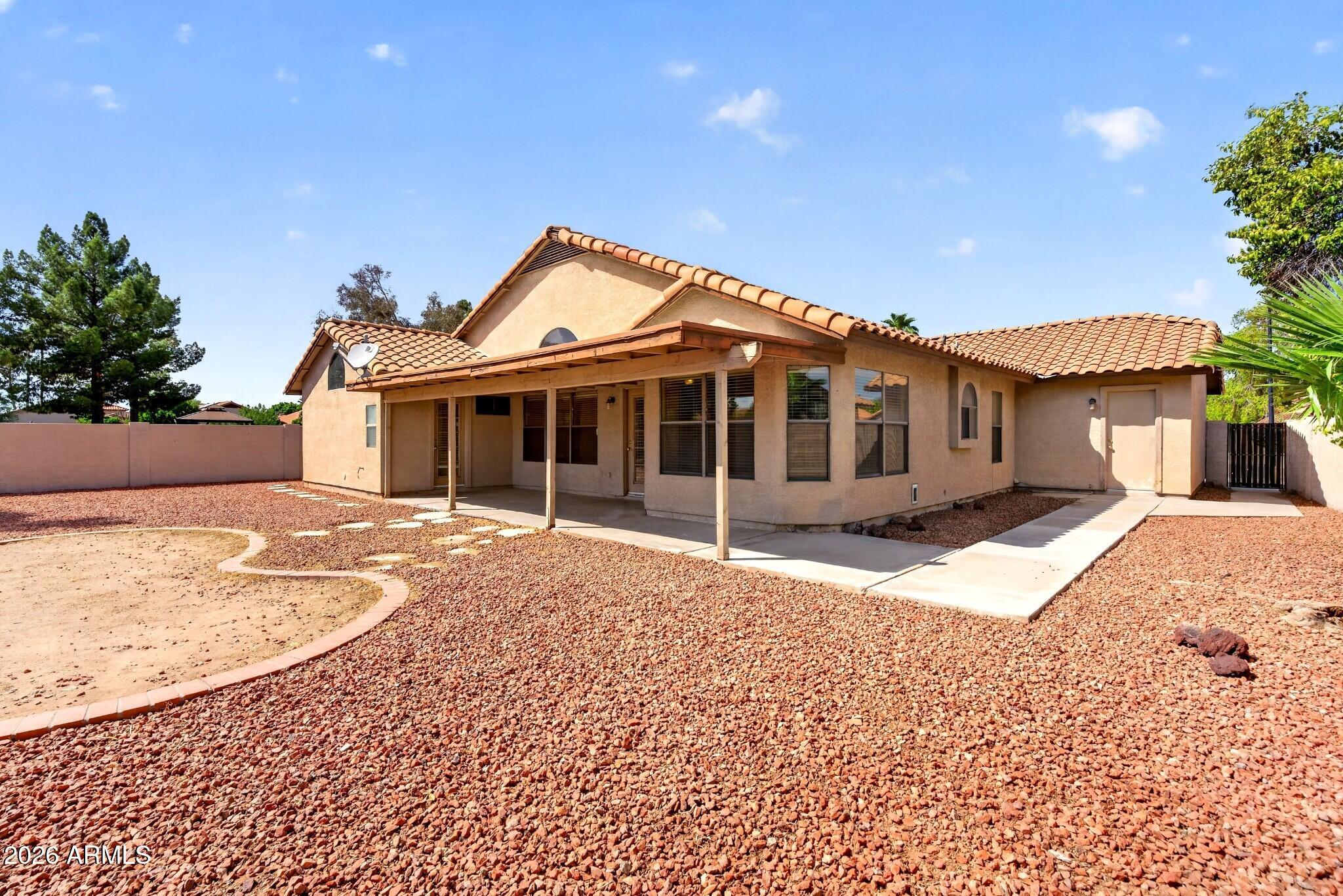 7427 W TOPEKA Drive