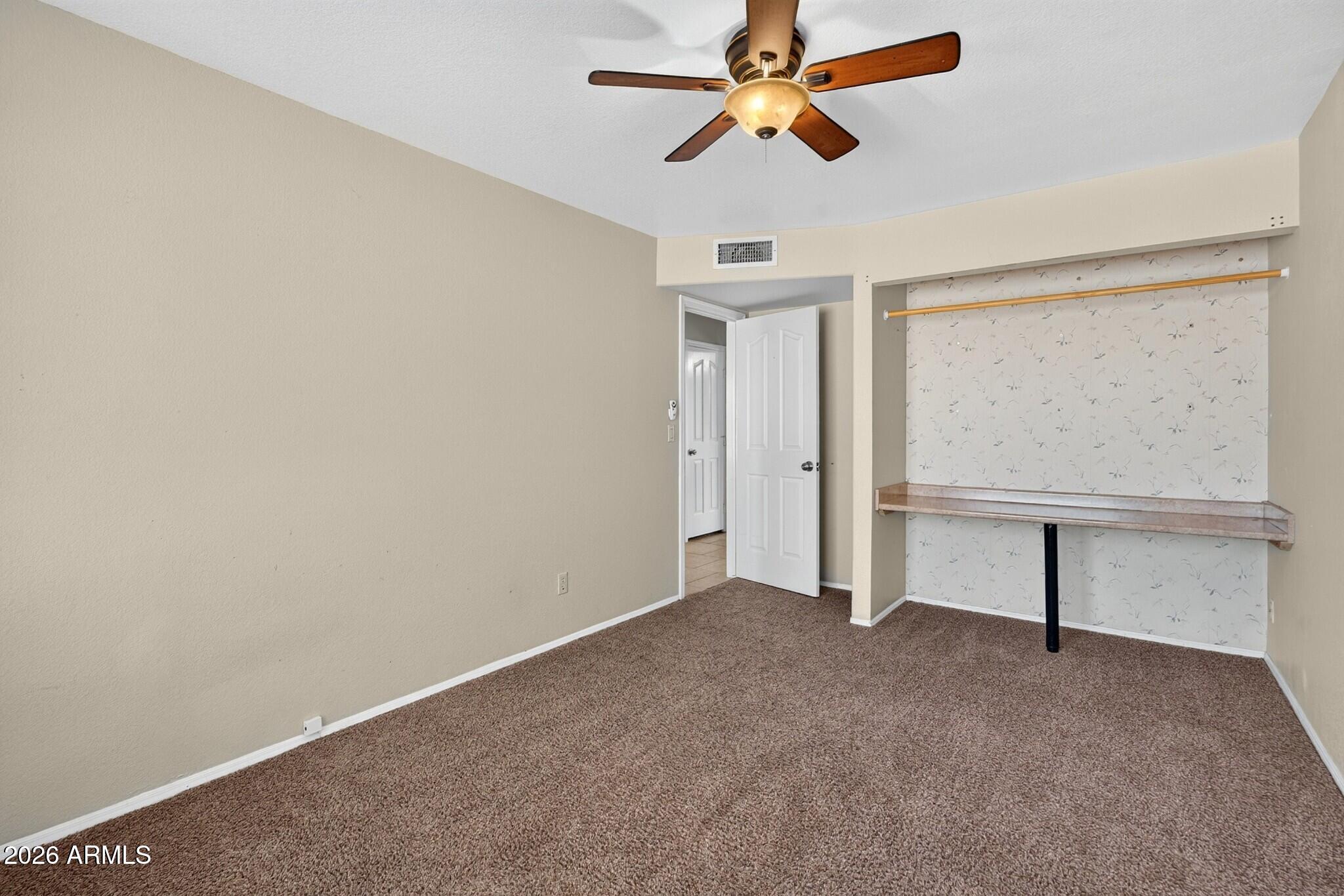 7427 W TOPEKA Drive