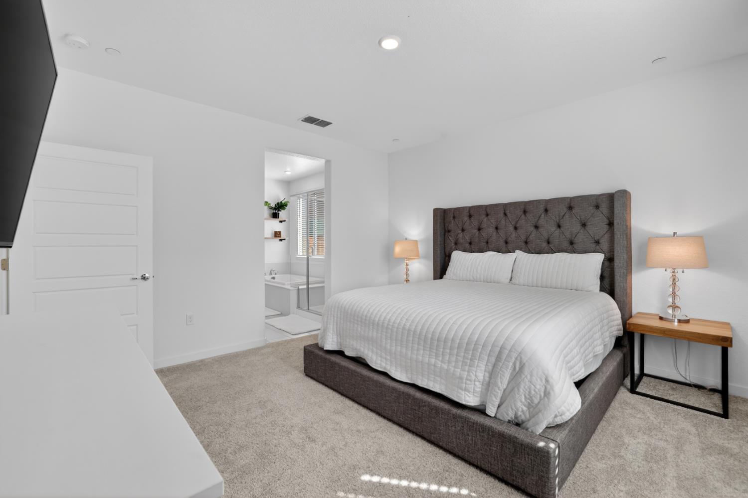 5353 Lopez Lake Way