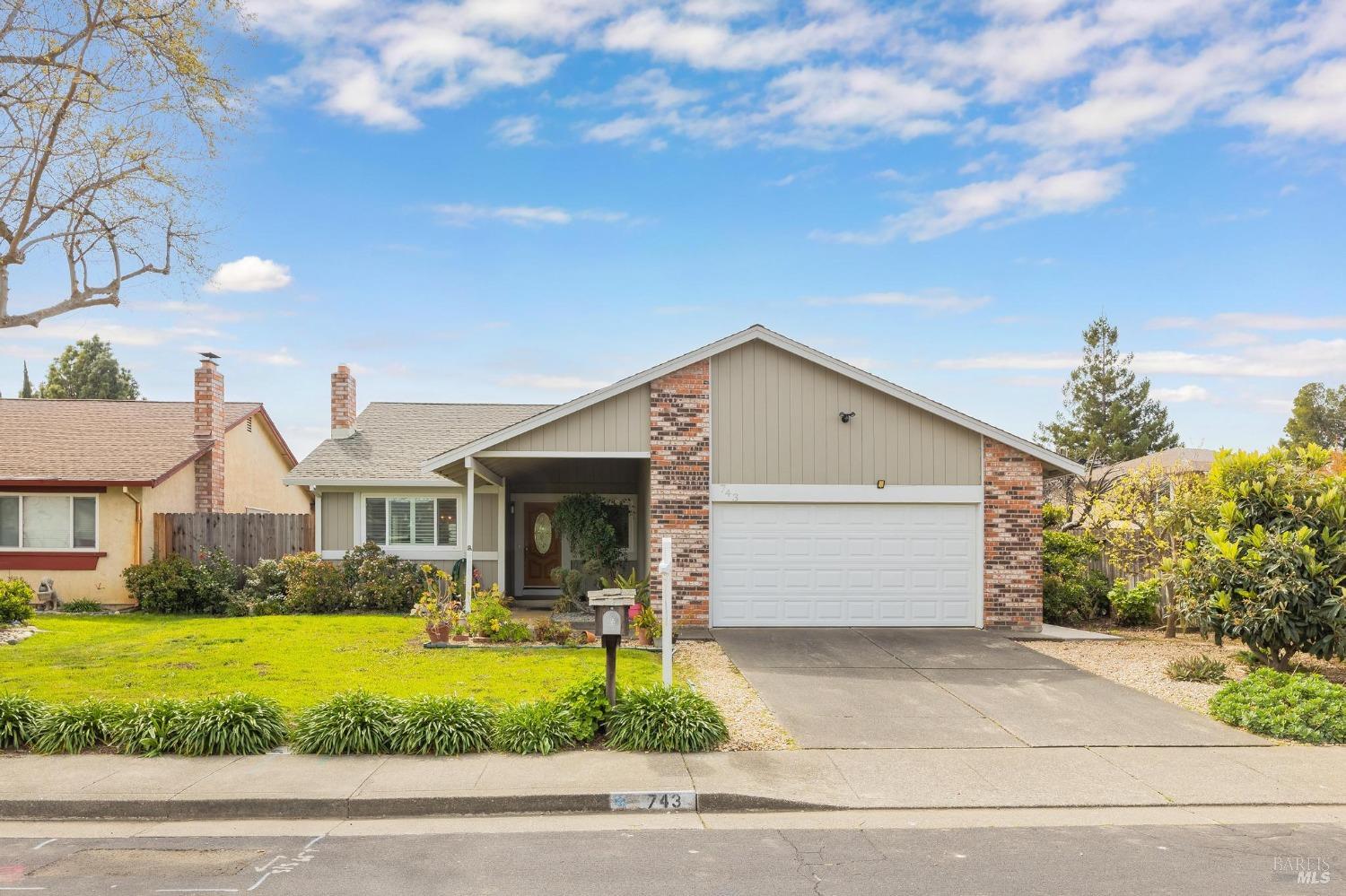 743 Dogwood Circle
