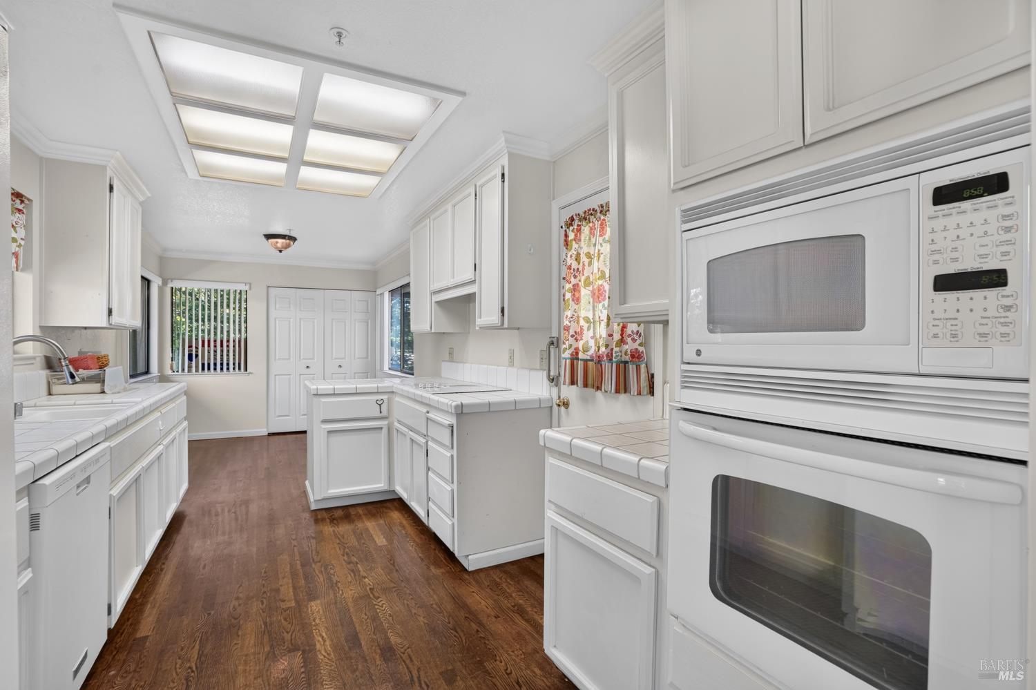 48 Fountain Grove Circle