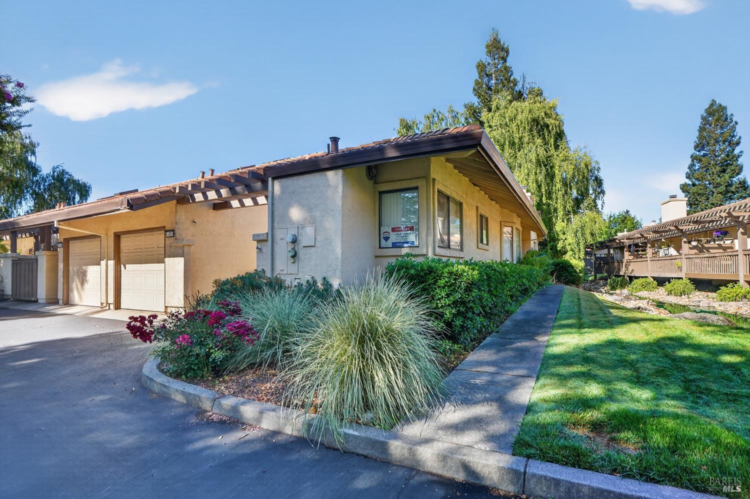 48 Fountain Grove Circle