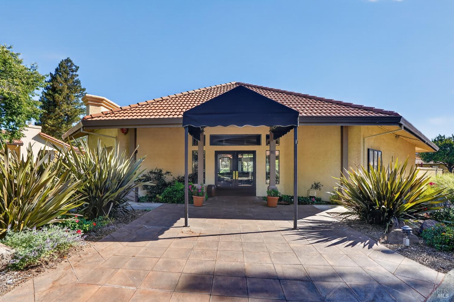 48 Fountain Grove Circle
