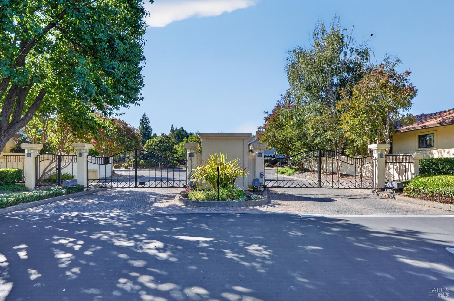 48 Fountain Grove Circle