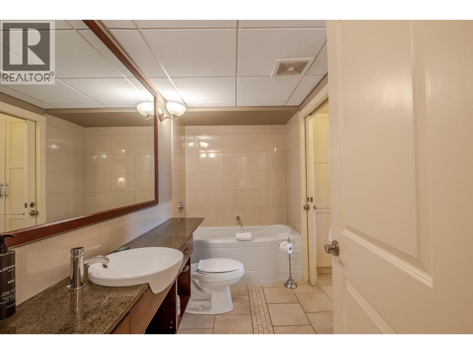 13011 LAKESHORE Drive Unit# 352