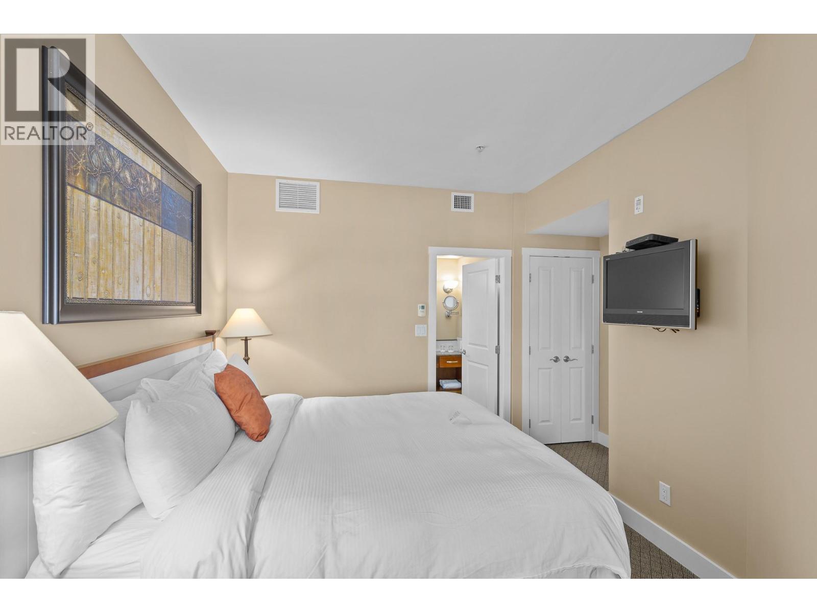 12811 LAKESHORE Drive Unit# 518