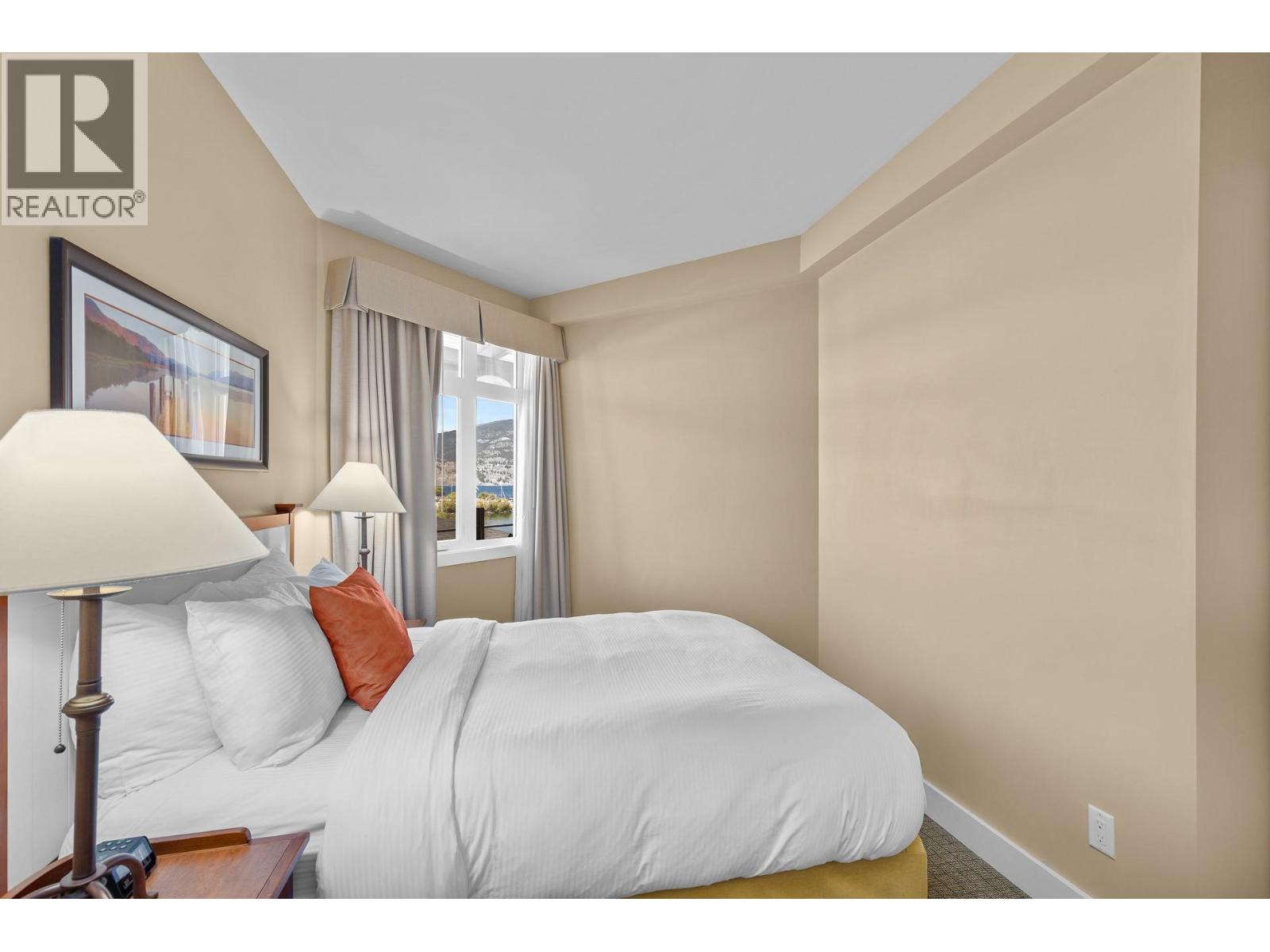 12811 LAKESHORE Drive Unit# 518