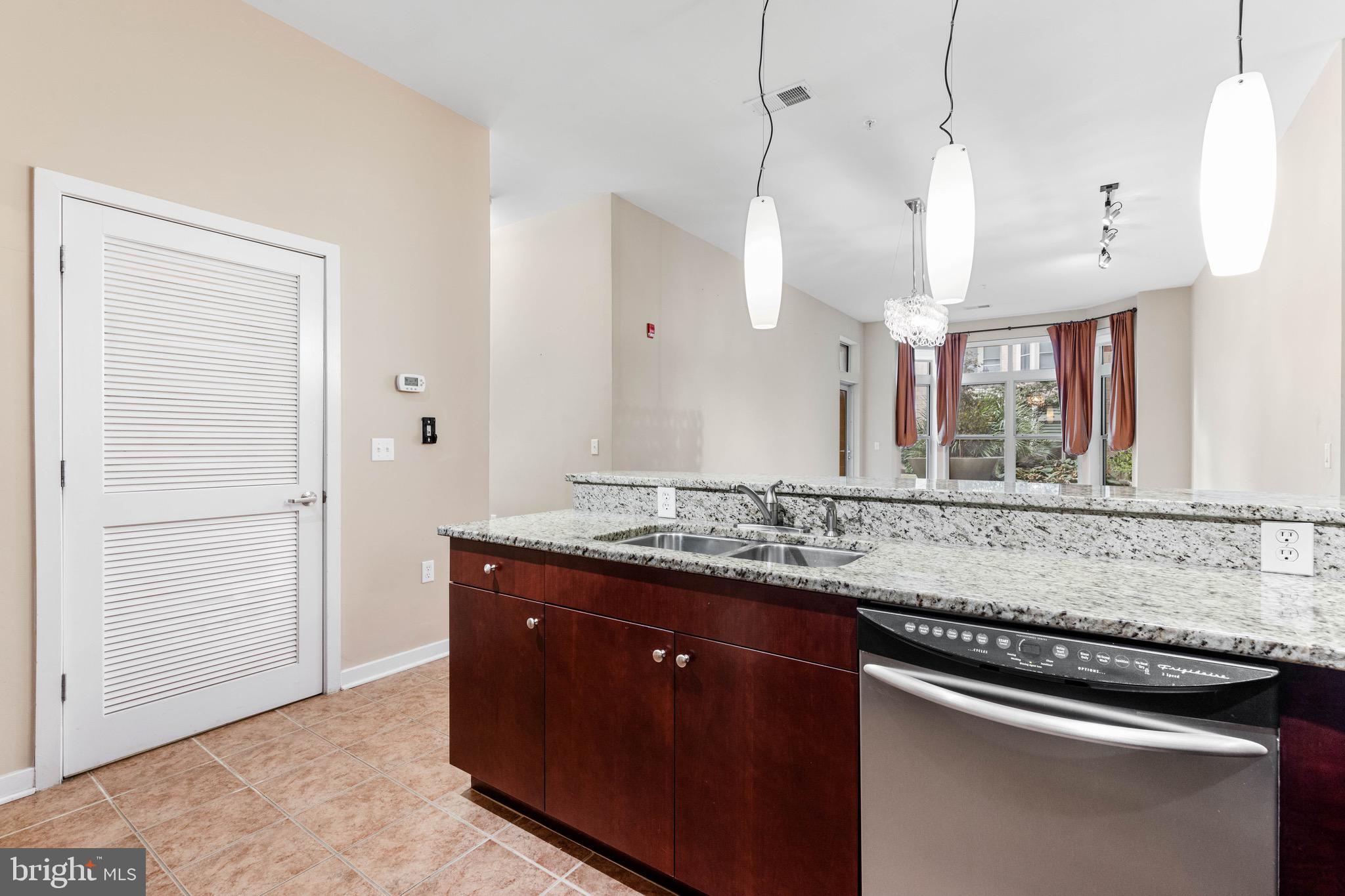 1209 Charles St N #114