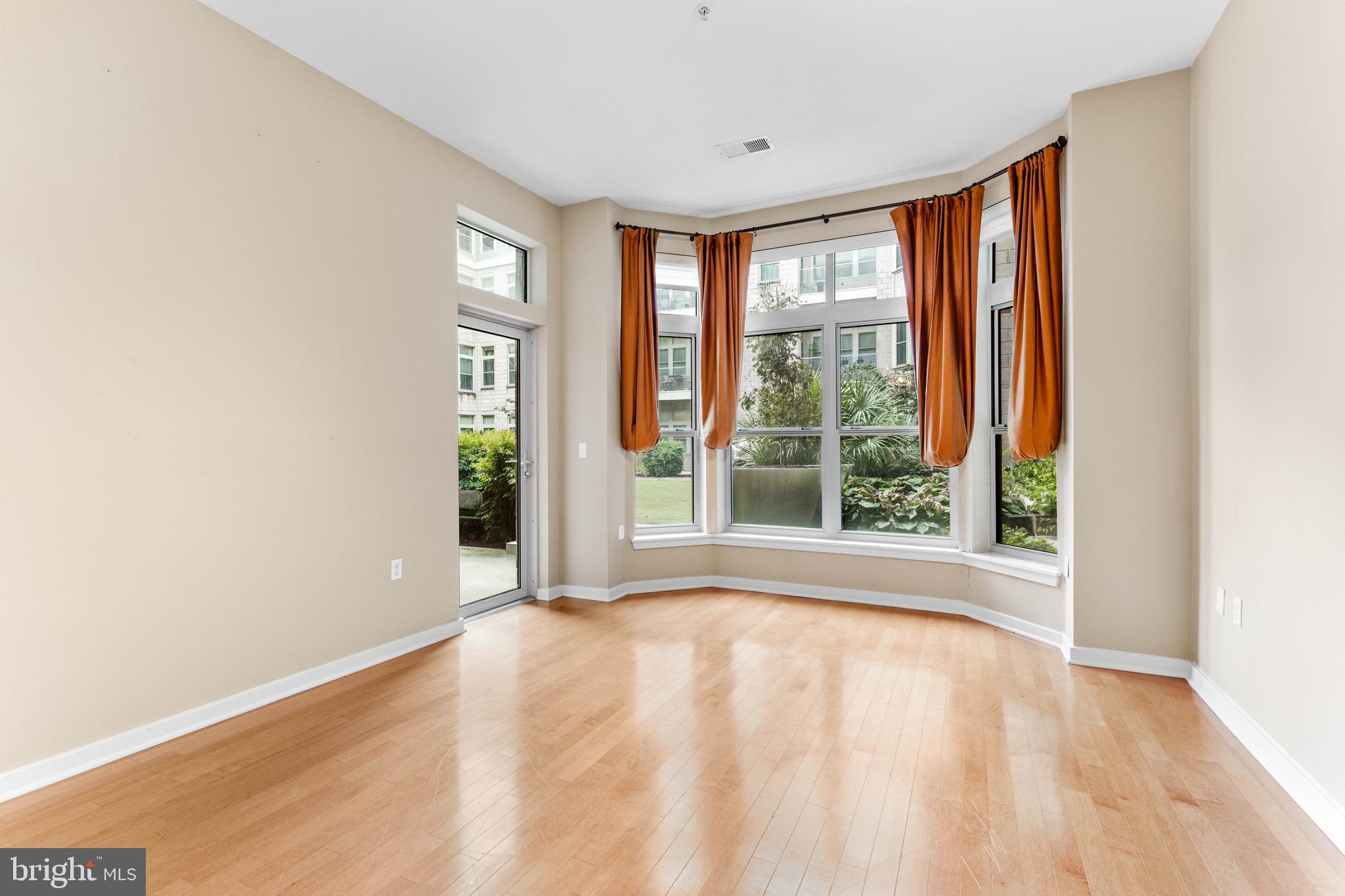 1209 Charles St N #114