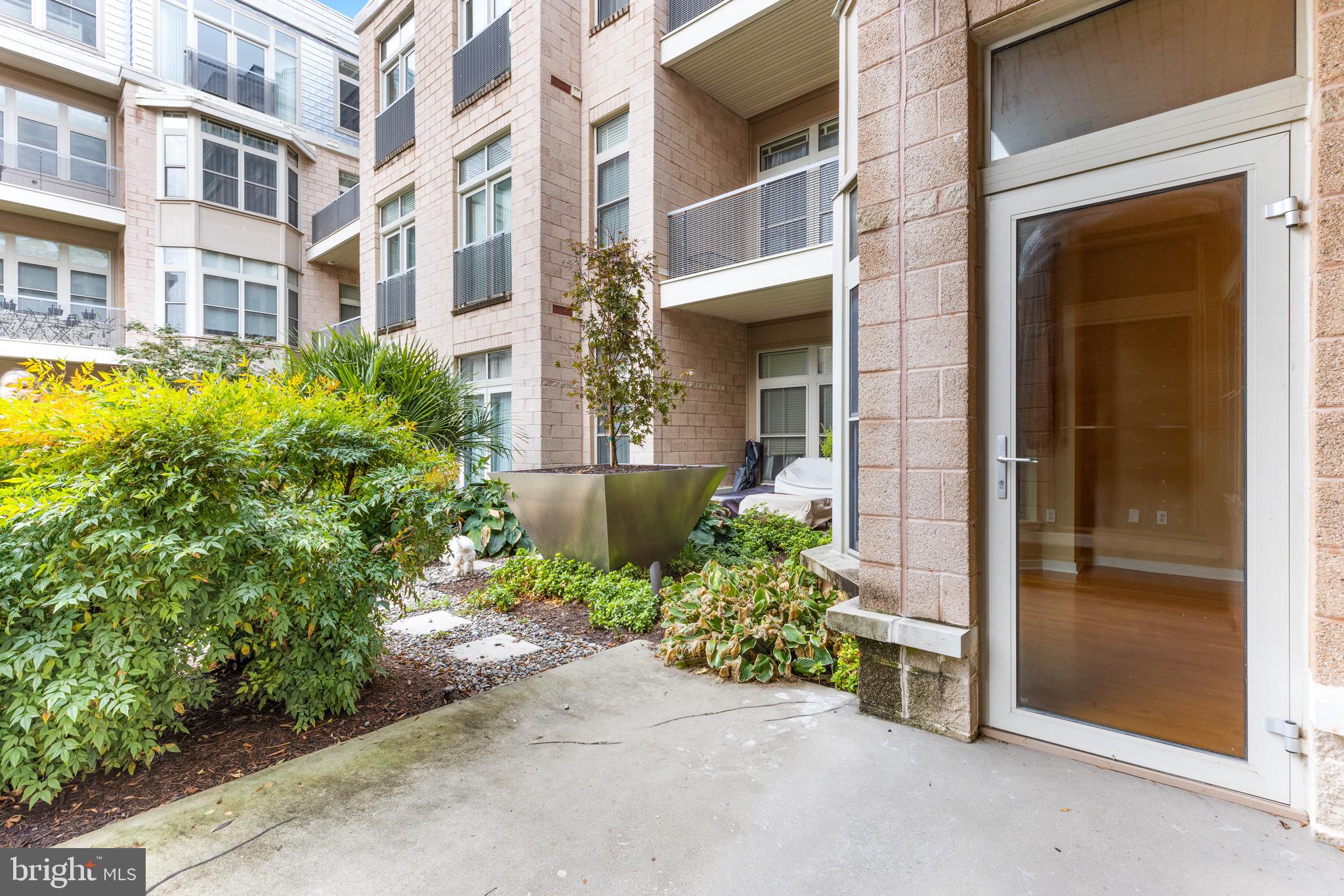 1209 Charles St N #114