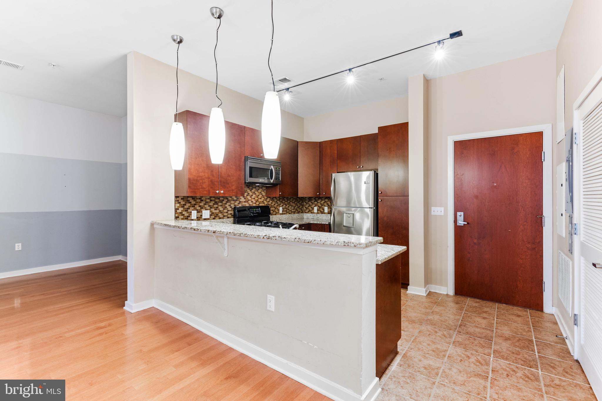 1209 Charles St N #114