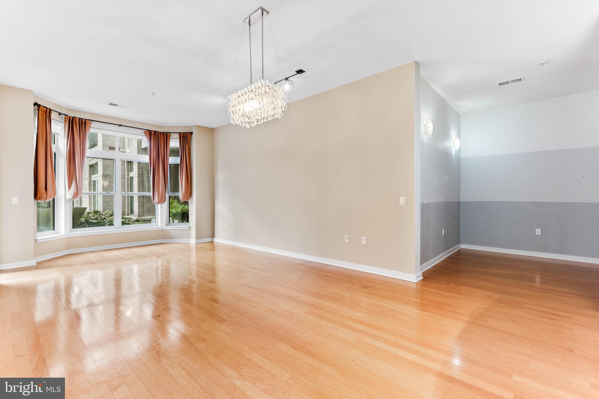 1209 Charles St N #114