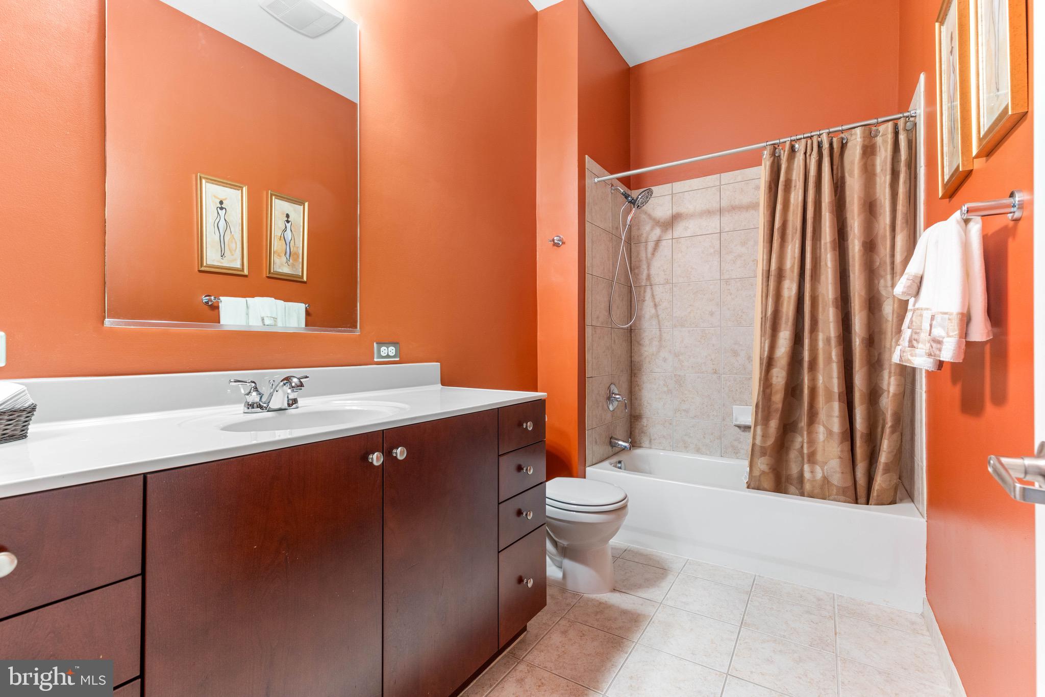 1209 Charles St N #114