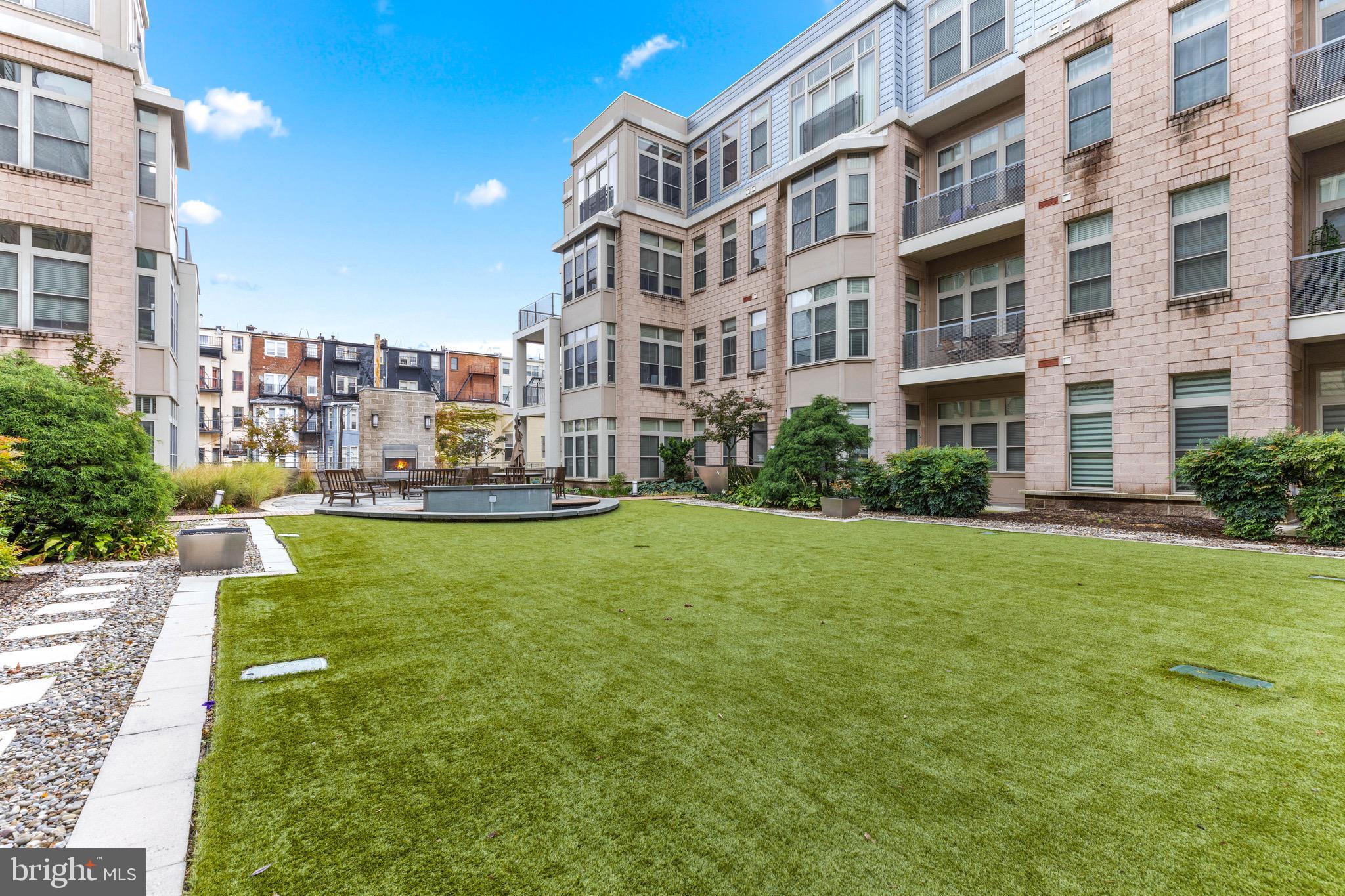 1209 Charles St N #114