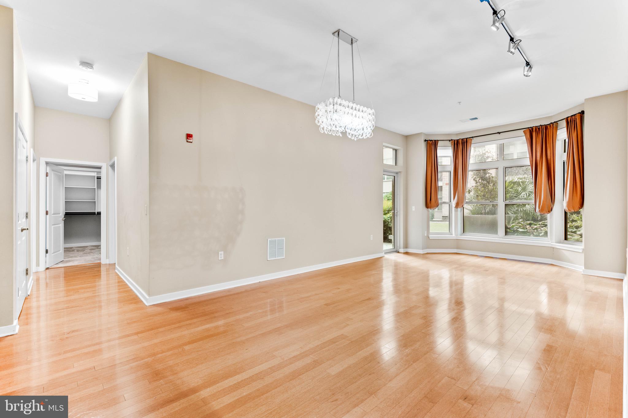 1209 Charles St N #114