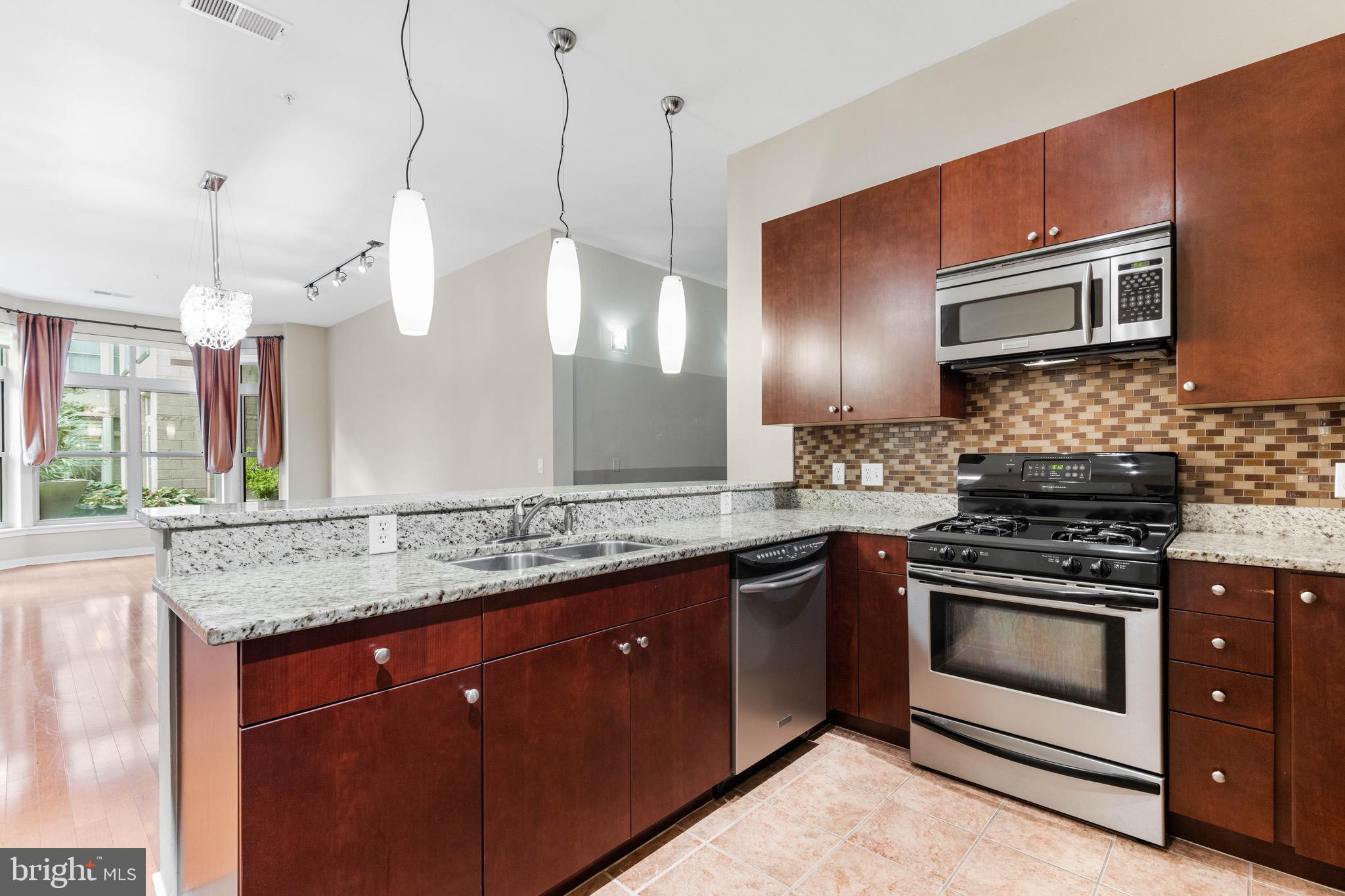 1209 Charles St N #114