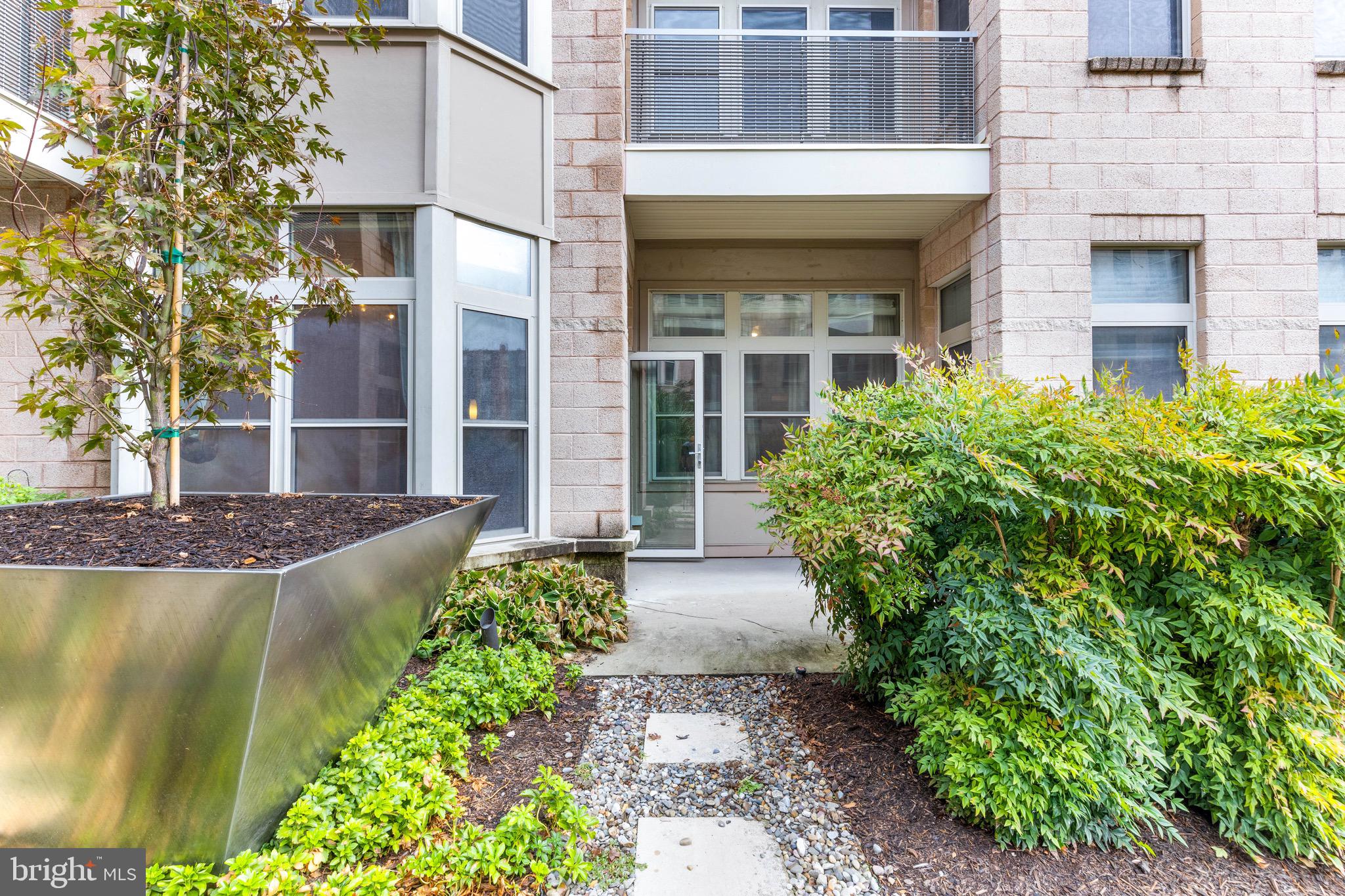 1209 Charles St N #114