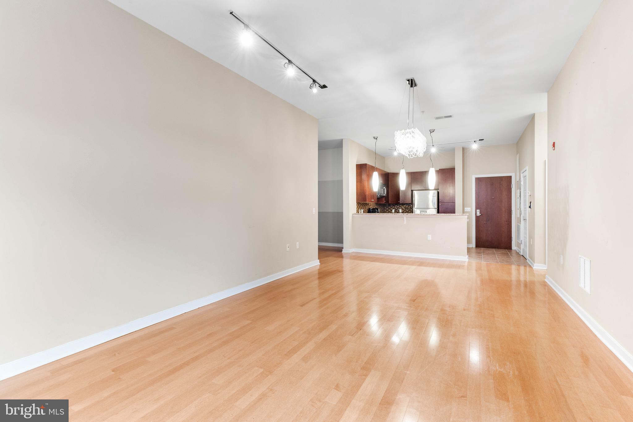 1209 Charles St N #114