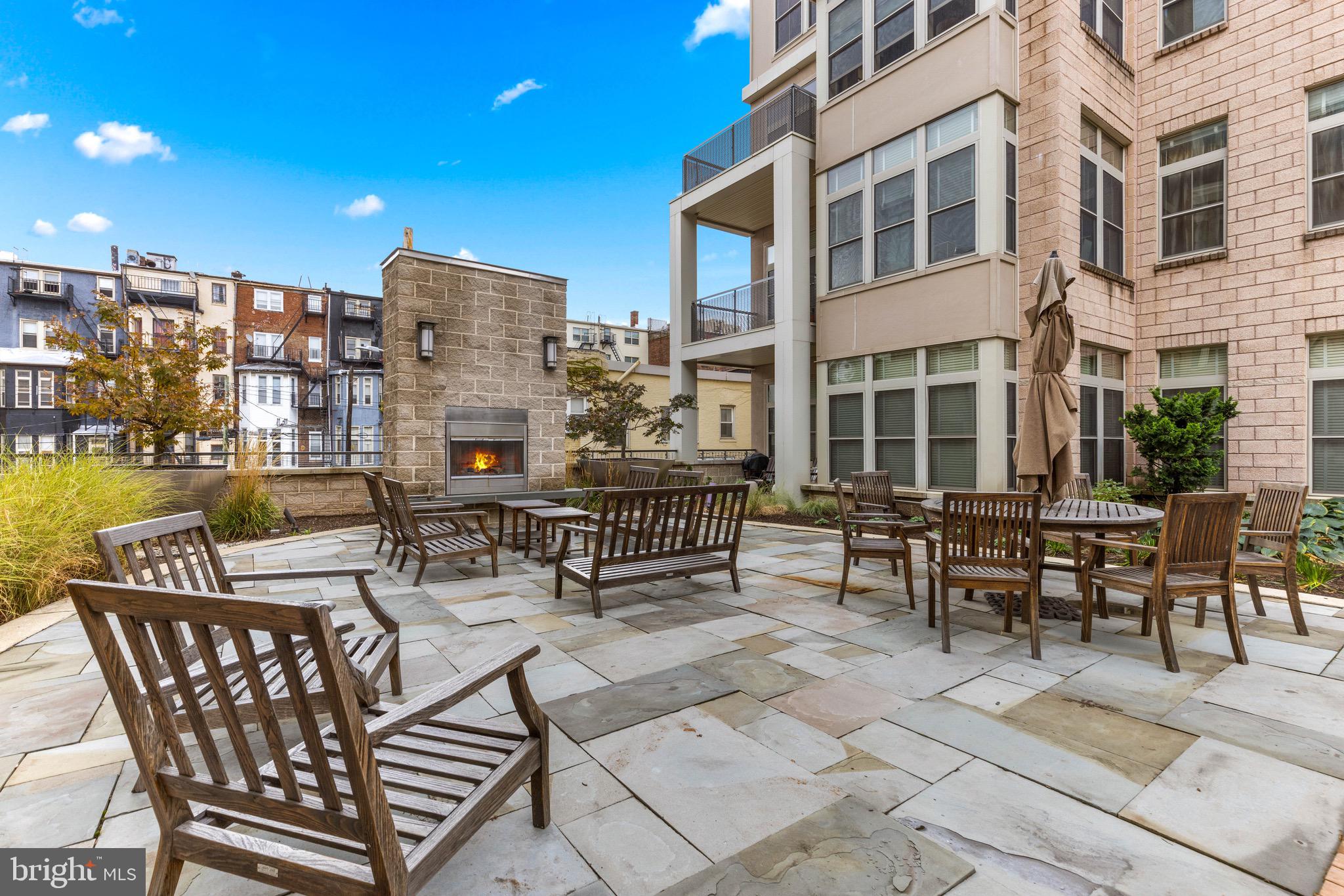 1209 Charles St N #114