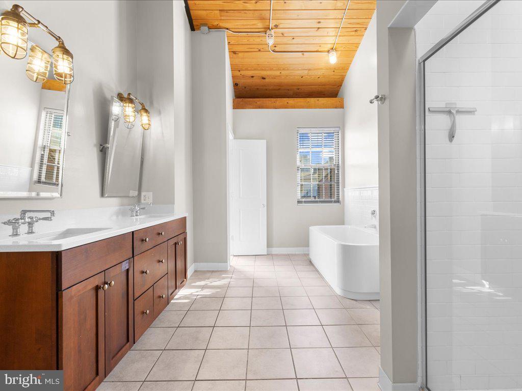 1220 Bank Street Unit: 402
