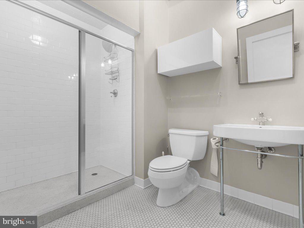 1220 Bank Street Unit: 402