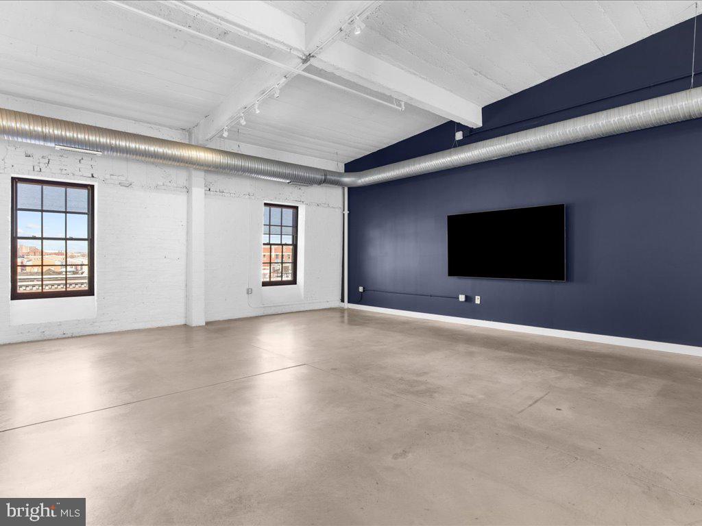 1220 Bank Street Unit: 402