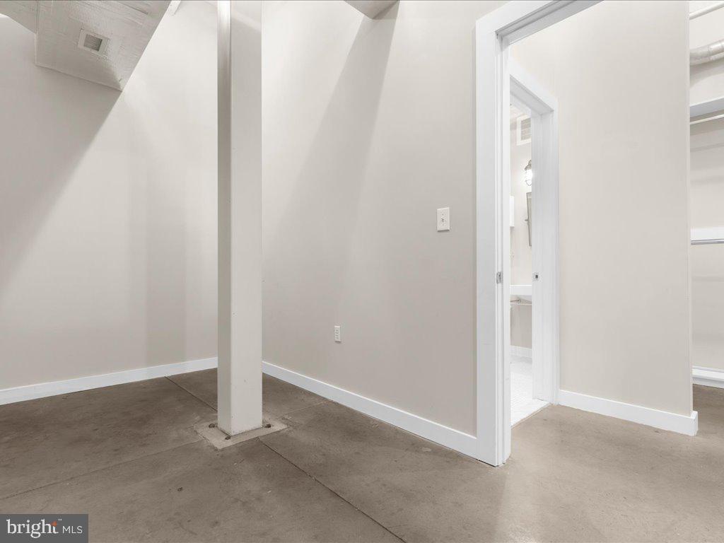 1220 Bank Street Unit: 402