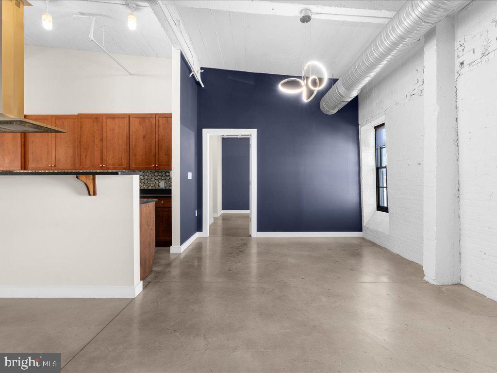 1220 Bank Street Unit: 402
