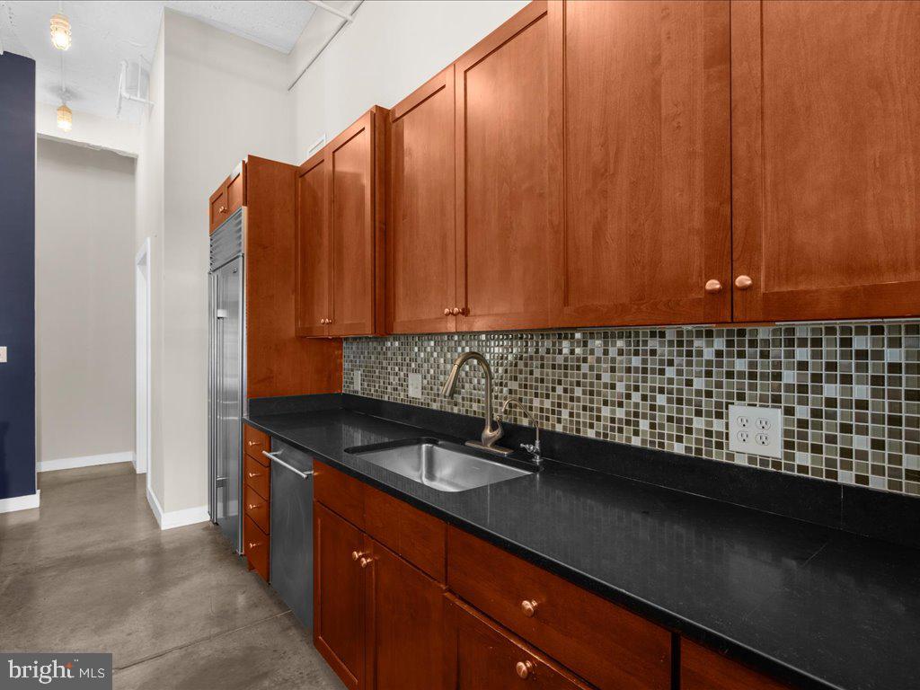 1220 Bank Street Unit: 402