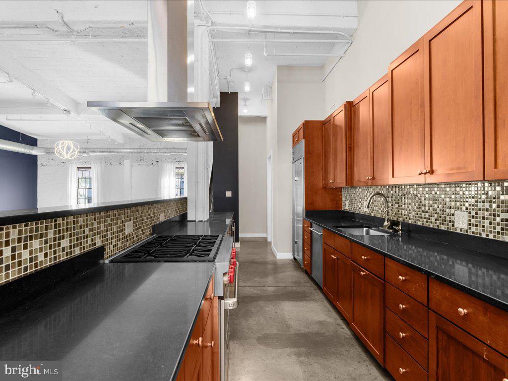 1220 Bank Street Unit: 402