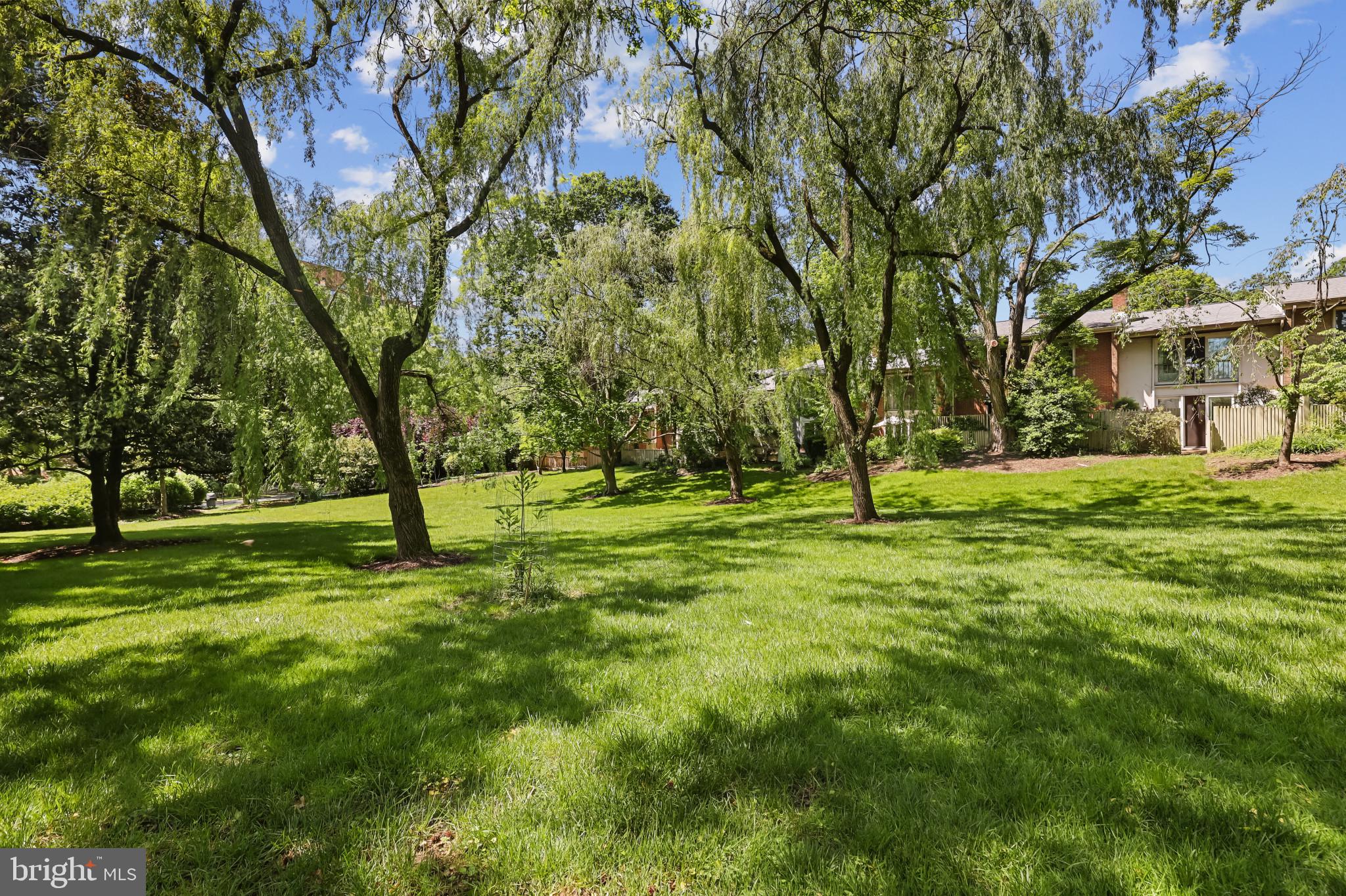 16 BOUTON GREEN CT