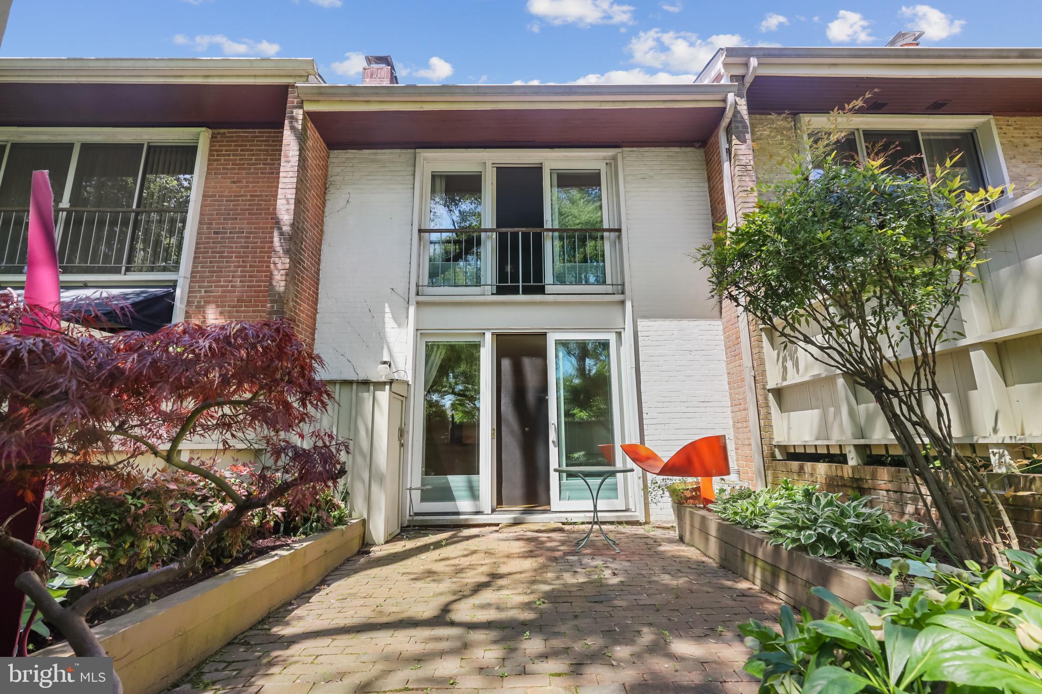 16 BOUTON GREEN CT