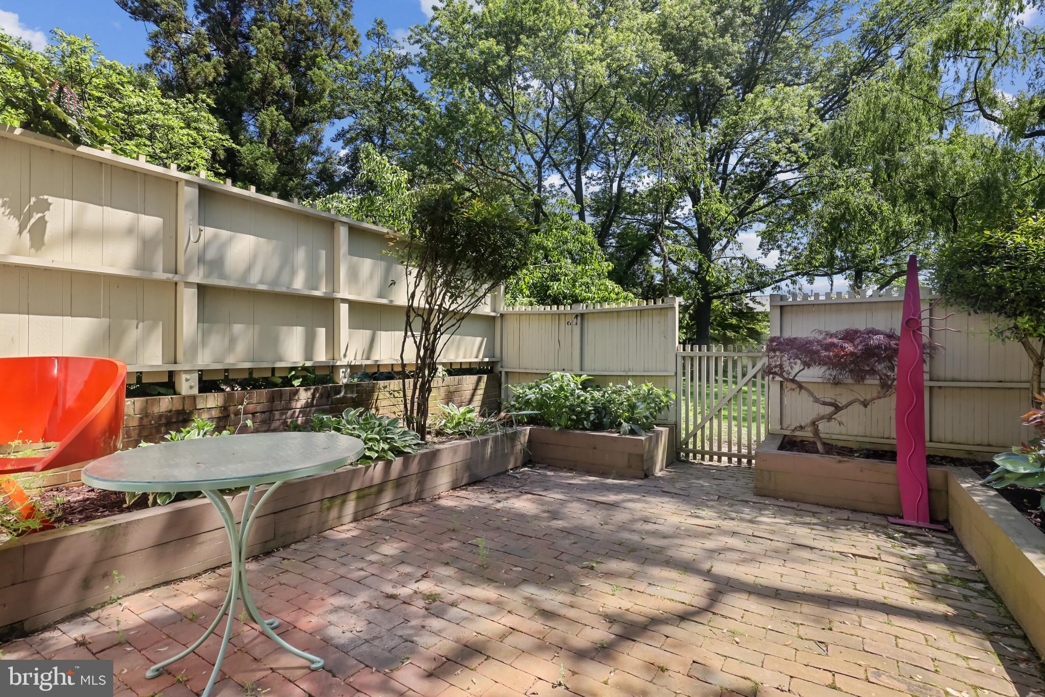 16 BOUTON GREEN CT