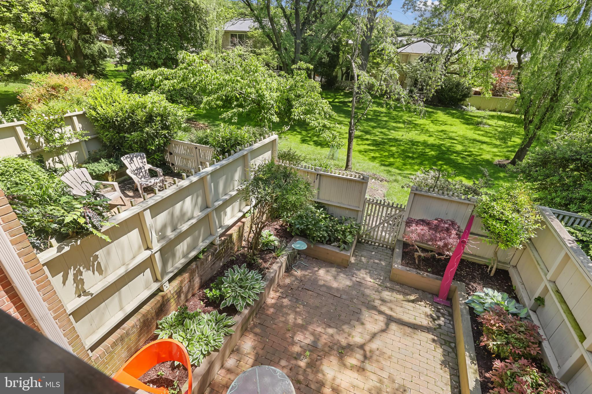16 BOUTON GREEN CT