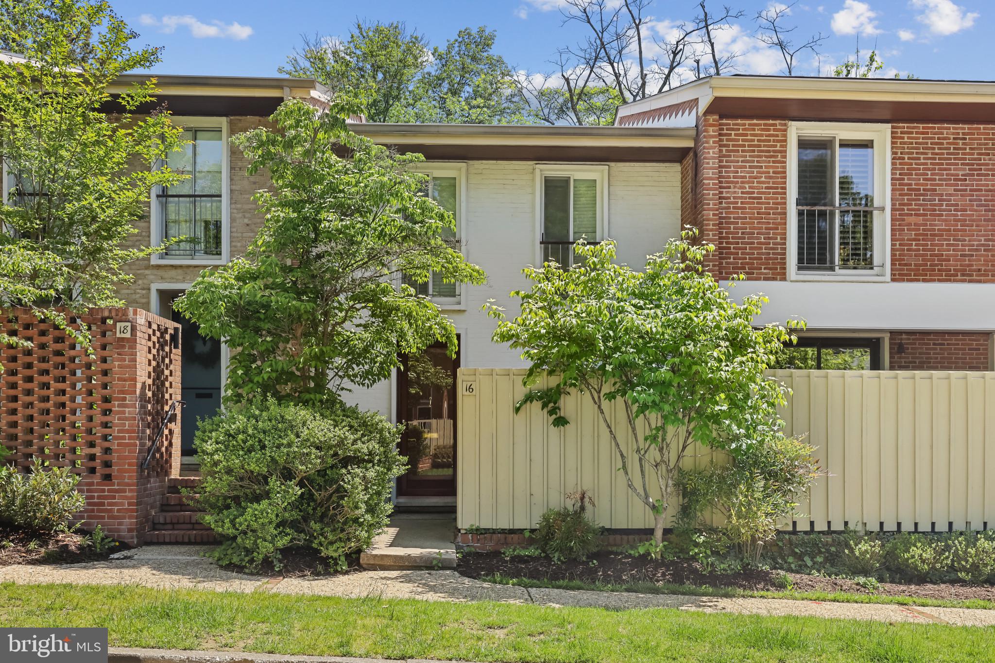 16 BOUTON GREEN CT