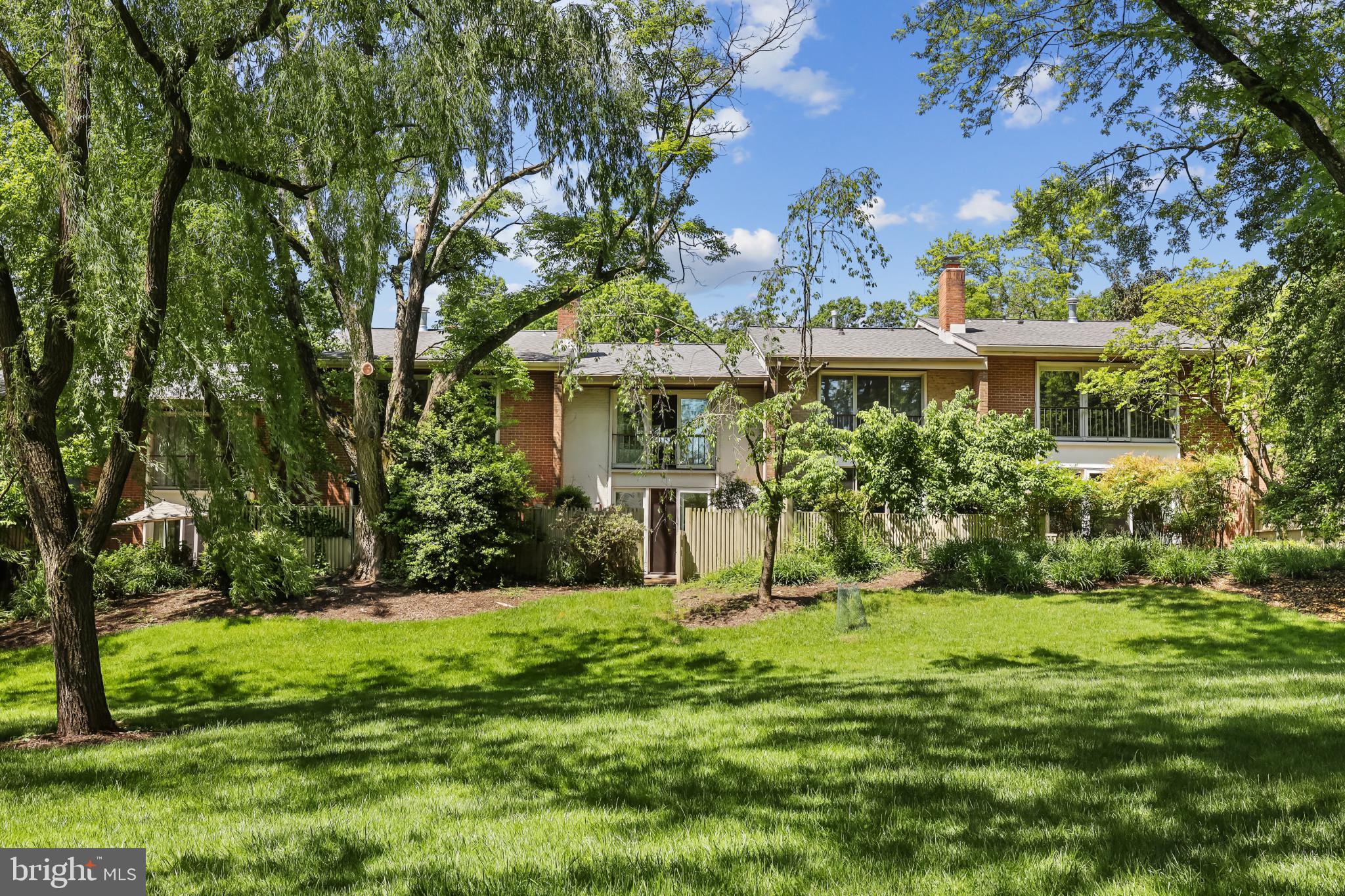 16 BOUTON GREEN CT