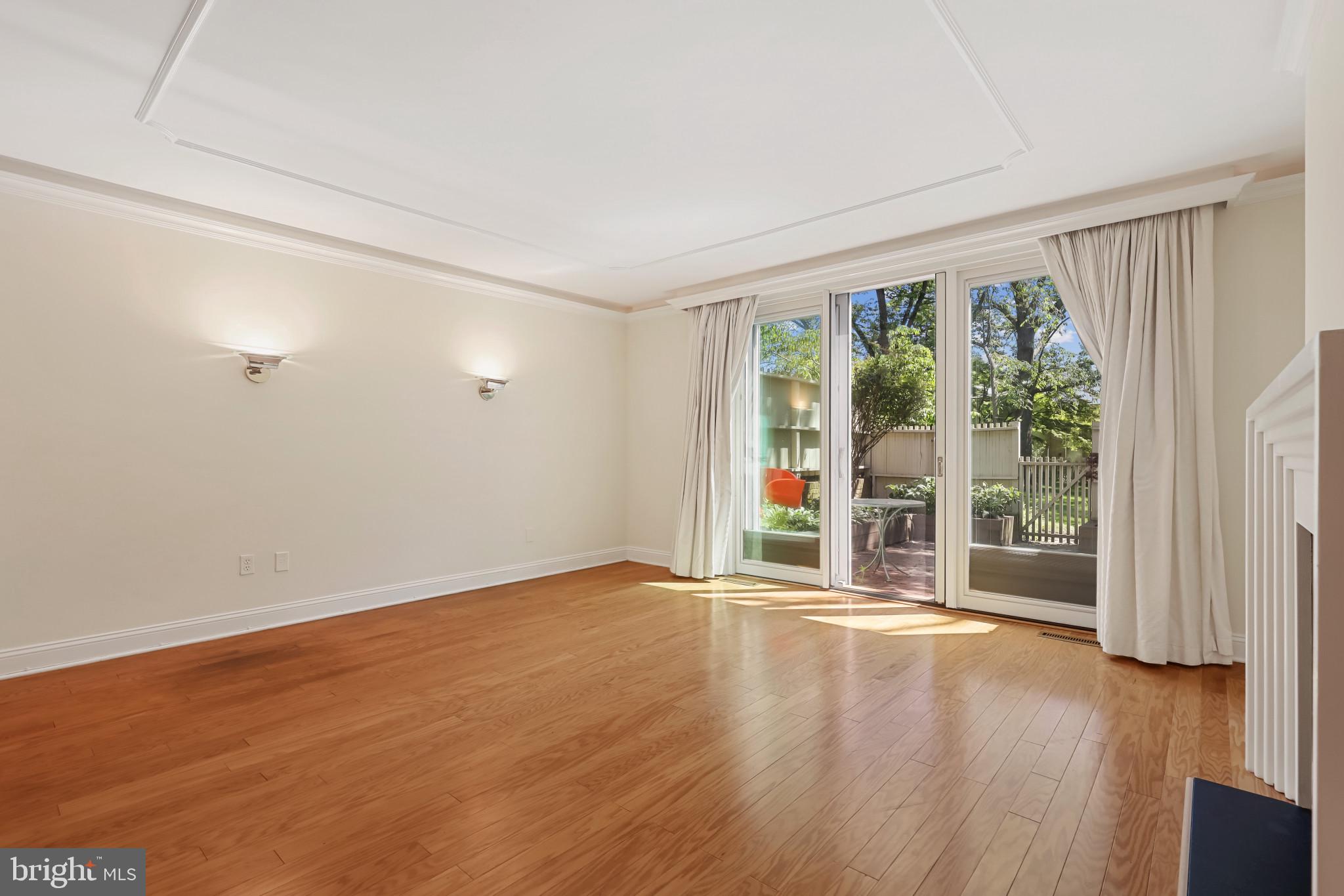 16 BOUTON GREEN CT