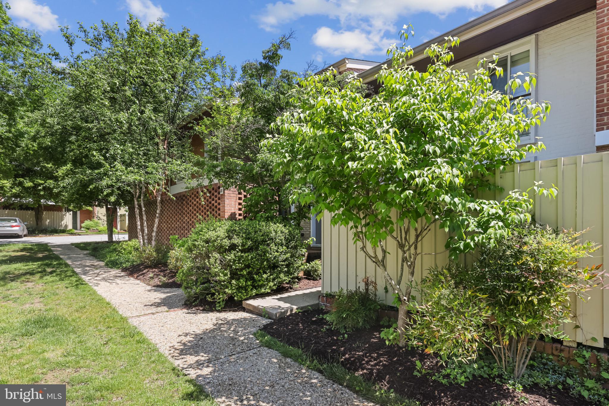 16 BOUTON GREEN CT