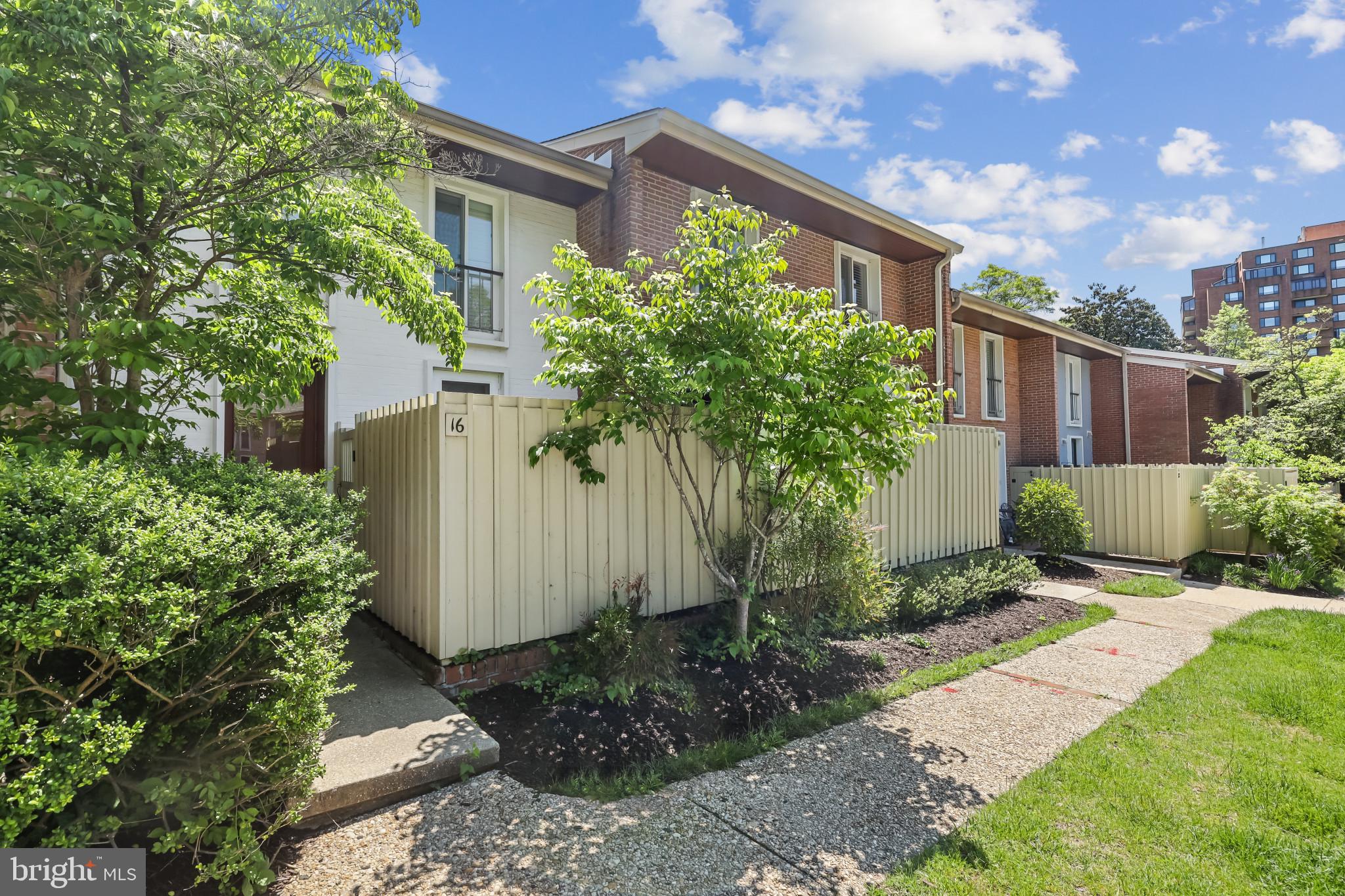 16 BOUTON GREEN CT
