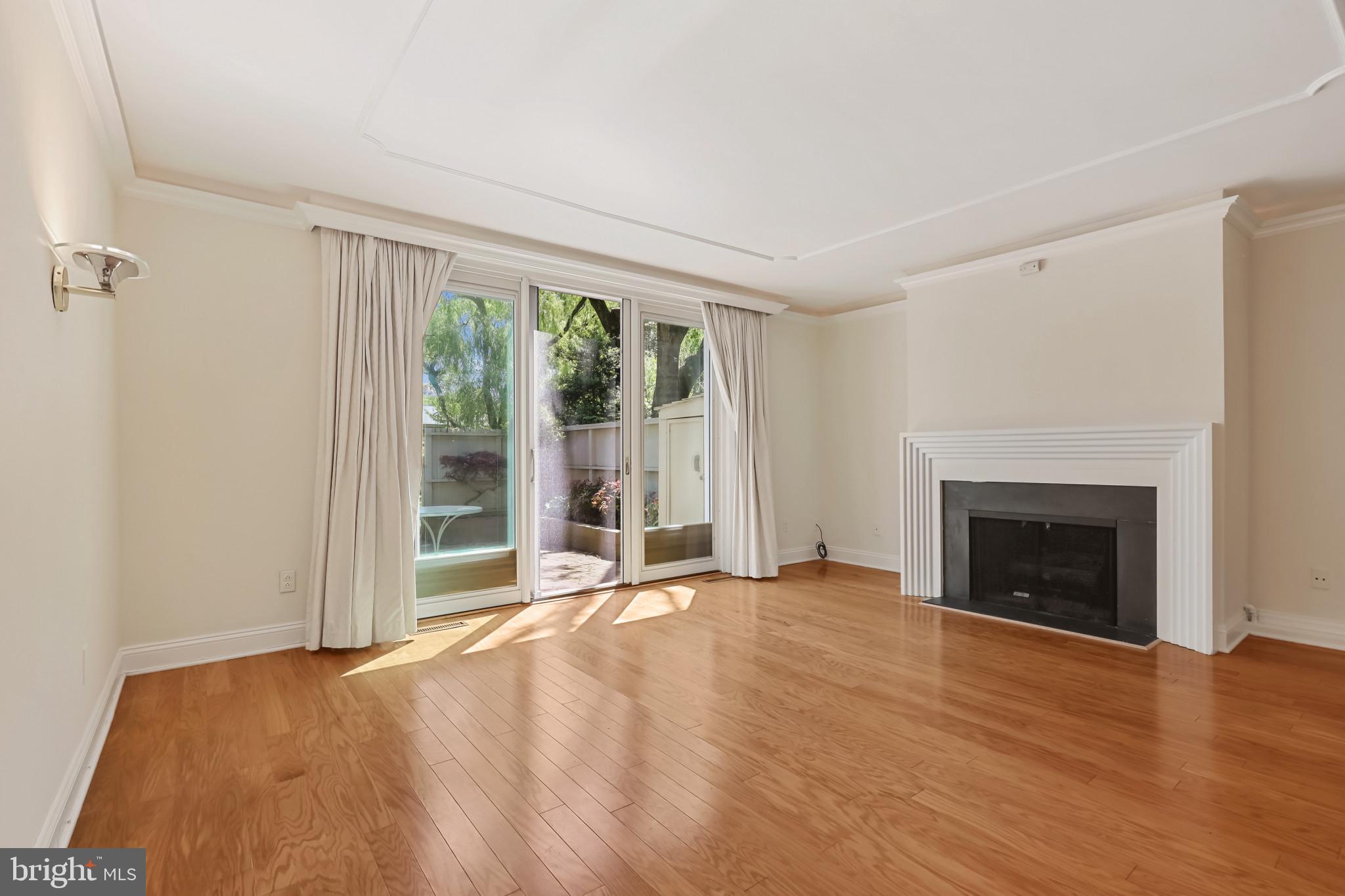16 BOUTON GREEN CT
