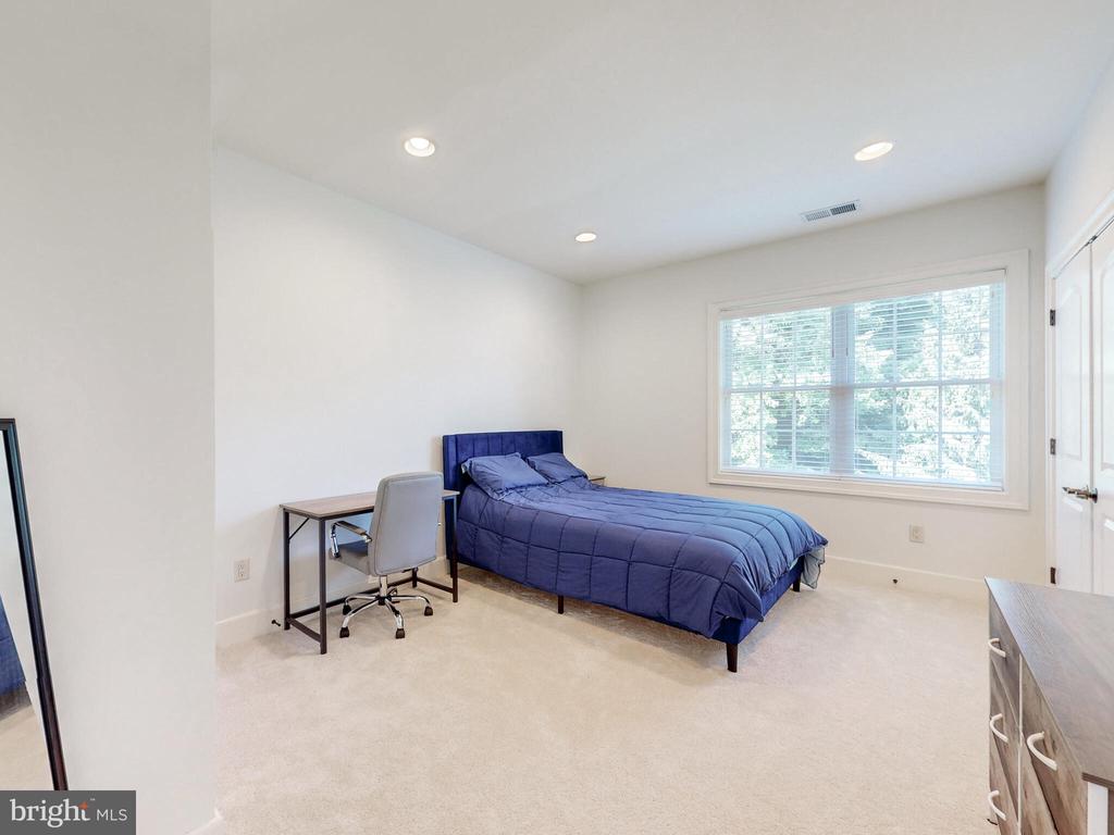 6222 Mossway
