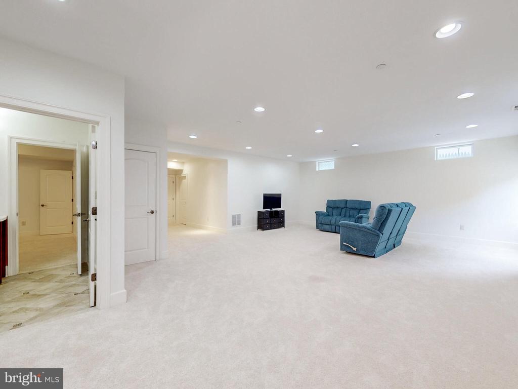 6222 Mossway